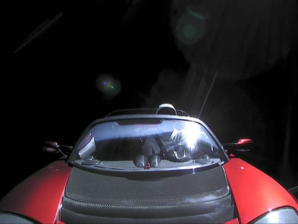 tesla roadster 太空跑车或附大量细菌 美国普渡大学教授担忧