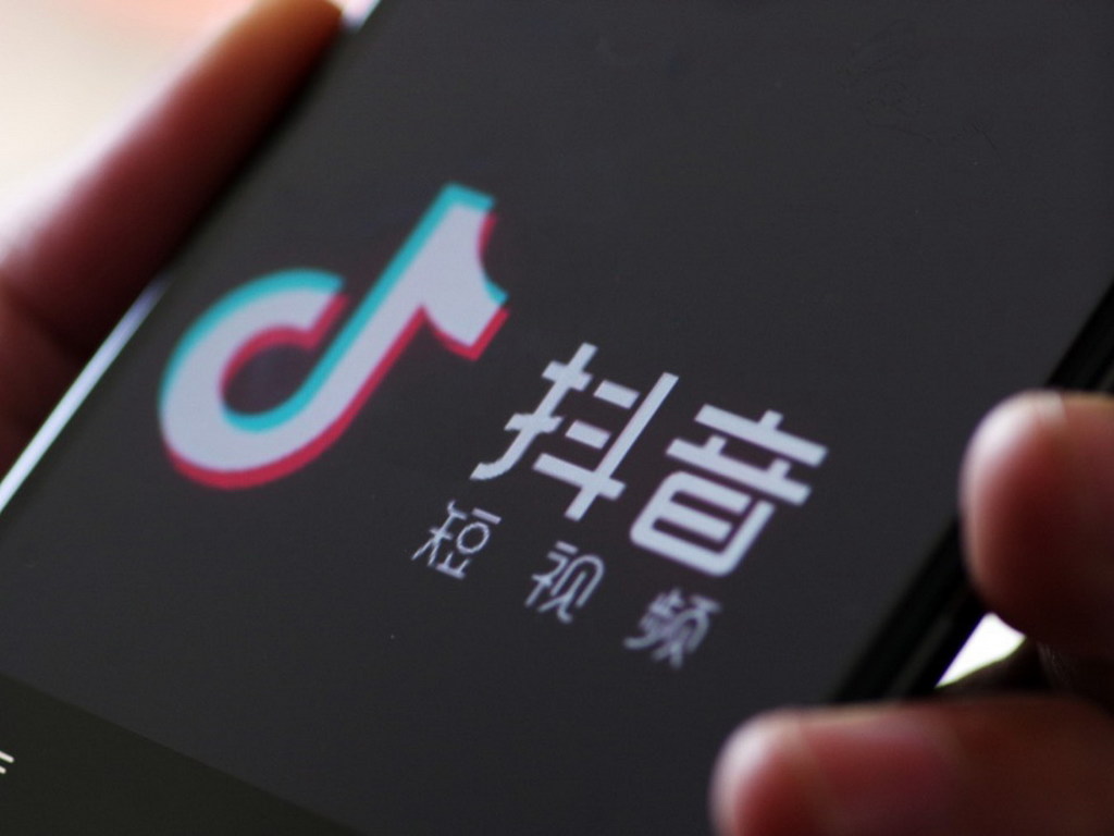 按《互联网视听节目服务管理规定》,分别对「抖音」,「快手」,「今日