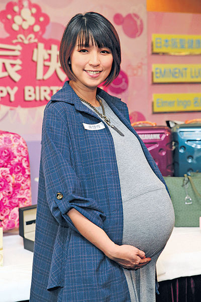 雪雪笑言没有刻意谷肥bb,但现在个肚已经好大.