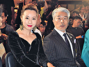 仓田保昭与邓丽欣在《空手道》饰演两父女.