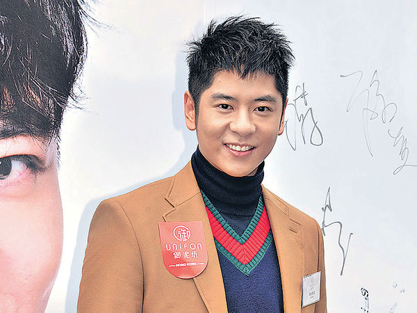 与胡鸿钧游北欧 许廷铿急救乾燥肌肤
