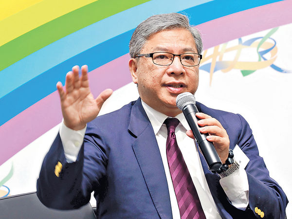 曾永康指19/20学年职业治疗学士学额将维持录取100人.(陈伟英摄)