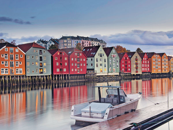 这些彩色小屋,已由从前的仓库,变成复合式功能的房子,是特隆赫姆最美