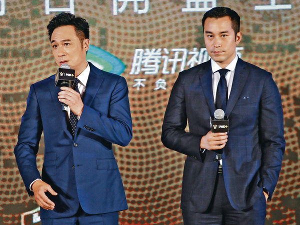 吴镇宇(左)和张孝全在剧中分别用广东话及普通话念对白,之后再配. .