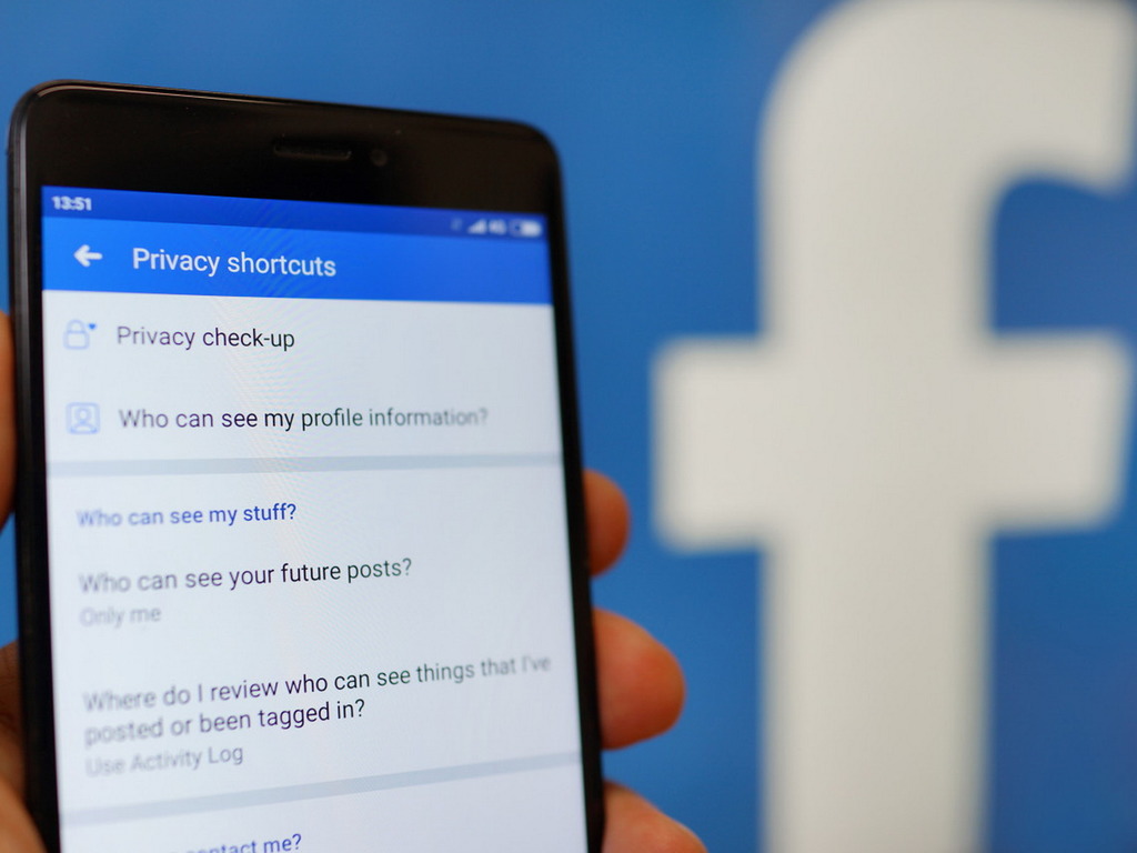 Facebook 涉洩私隱！1400 萬用戶帖文隱私設定被迫「公開」