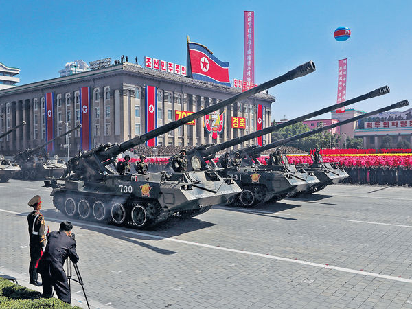 北韩阅兵只展示普通常规武器.(路透社)